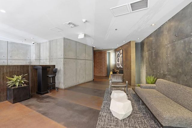 1050 Island 210, San Diego, CA 92101