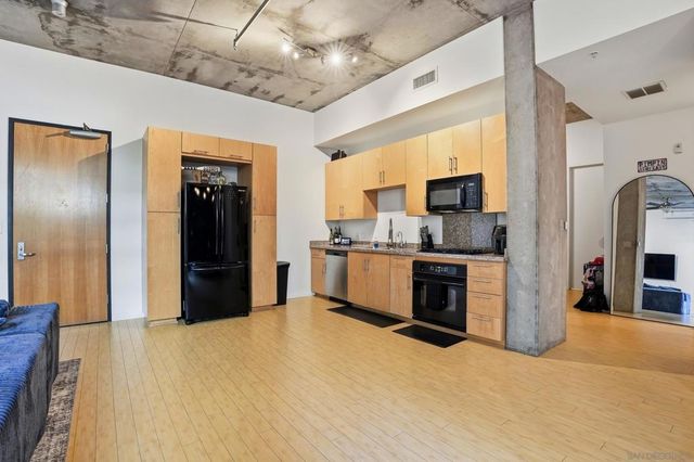1050 Island 210, San Diego, CA 92101