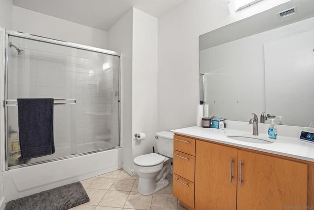 1050 Island 210, San Diego, CA 92101