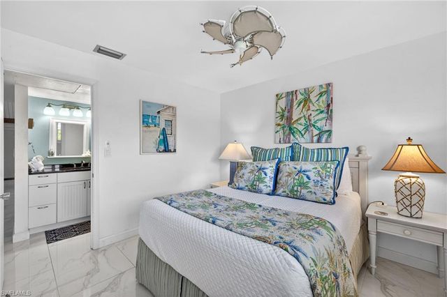 1250 Tennisplace CT D33, Sanibel, FL 33957