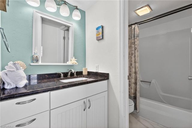 1250 Tennisplace CT D33, Sanibel, FL 33957