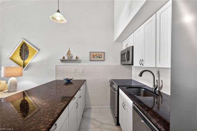 1250 Tennisplace CT D33, Sanibel, FL 33957