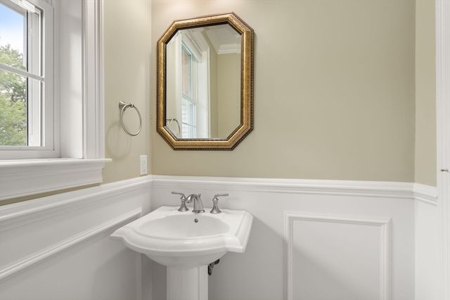 78 Hunnewell St, Wellesley, MA 02481