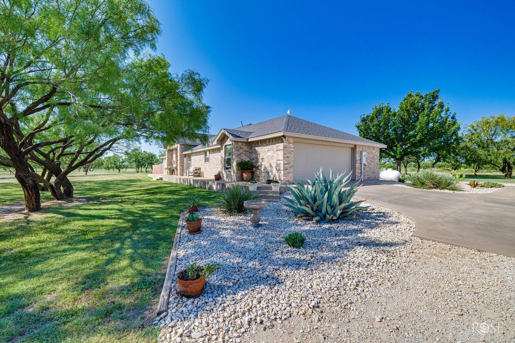 Image 36 of property listing at 11725 Little Sorrel Trail, San Angelo, TX 76904
