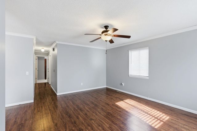 102 W Stewart Dr, Goddard, KS 67052