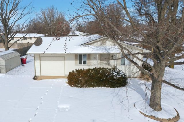 102 W Stewart Dr, Goddard, KS 67052