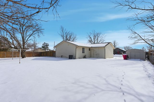 102 W Stewart Dr, Goddard, KS 67052