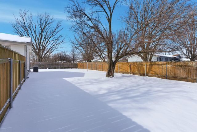 102 W Stewart Dr, Goddard, KS 67052