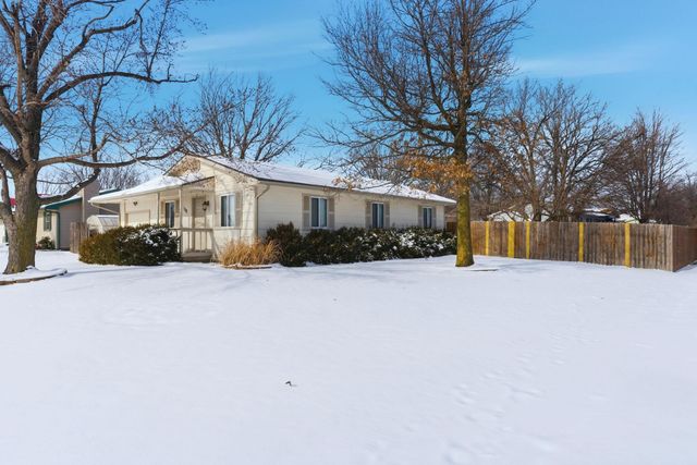 102 W Stewart Dr, Goddard, KS 67052