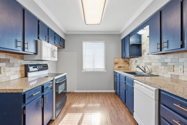 102 W Stewart Dr, Goddard, KS 67052