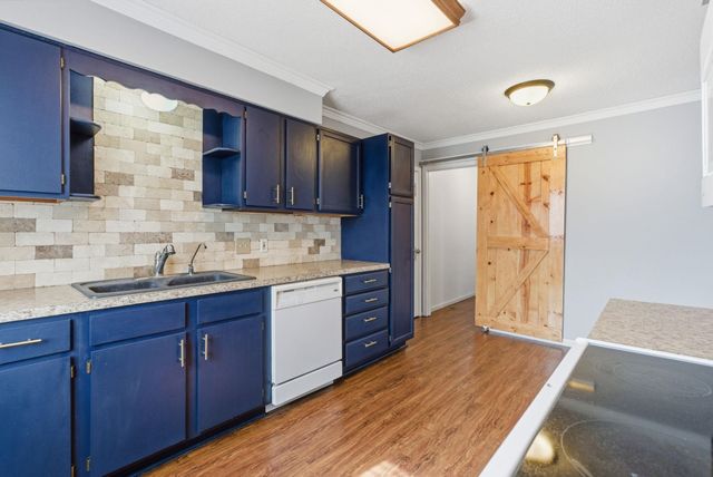 102 W Stewart Dr, Goddard, KS 67052