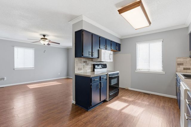 102 W Stewart Dr, Goddard, KS 67052