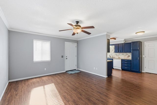 102 W Stewart Dr, Goddard, KS 67052