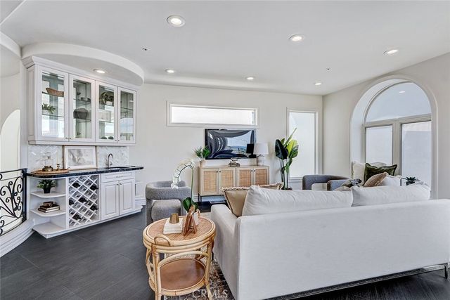 225 Rosecrans Place, Manhattan Beach, CA 90266