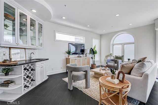 225 Rosecrans Place, Manhattan Beach, CA 90266