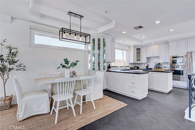 225 Rosecrans Place, Manhattan Beach, CA 90266