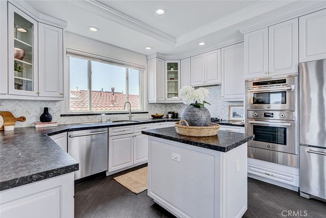 225 Rosecrans Place, Manhattan Beach, CA 90266