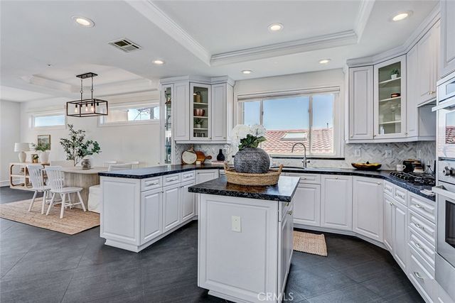 225 Rosecrans Place, Manhattan Beach, CA 90266