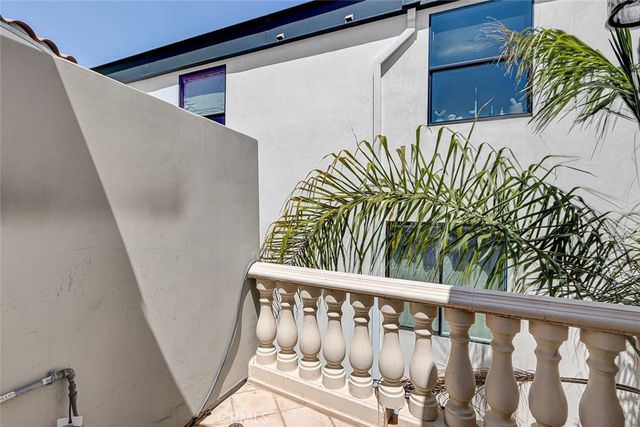 225 Rosecrans Place, Manhattan Beach, CA 90266