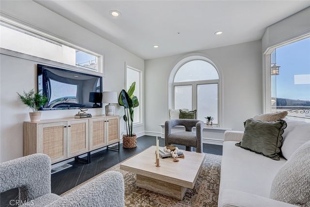 225 Rosecrans Place, Manhattan Beach, CA 90266