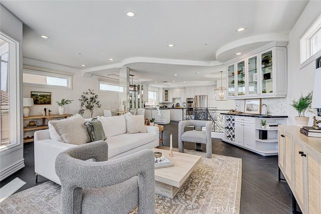 225 Rosecrans Place, Manhattan Beach, CA 90266