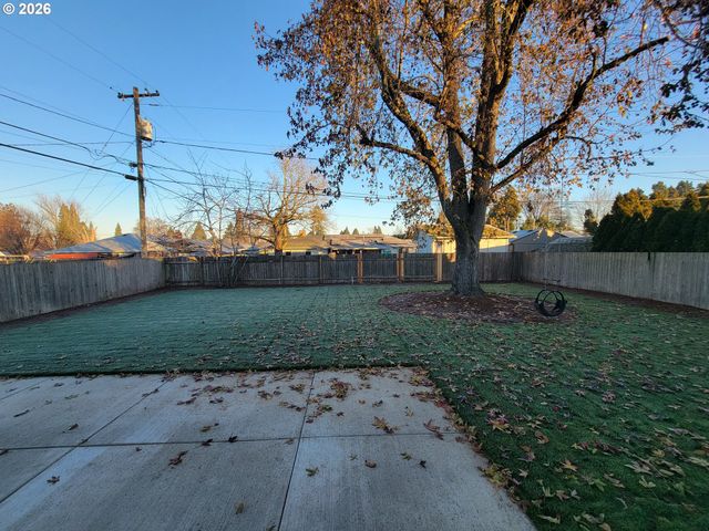 3325 FERNDELL St, Salem, OR 97301