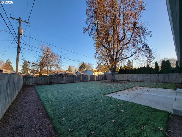 3325 FERNDELL St, Salem, OR 97301