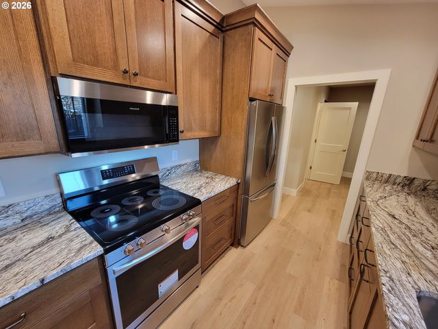 3325 FERNDELL St, Salem, OR 97301