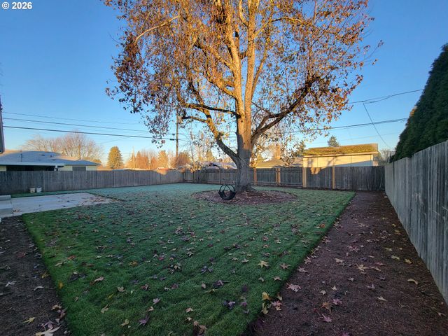 3325 FERNDELL St, Salem, OR 97301