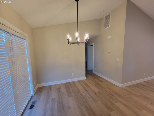 3325 FERNDELL St, Salem, OR 97301