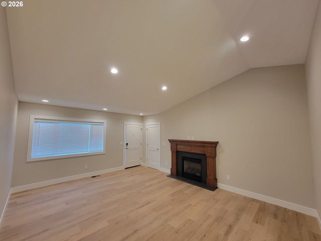 3325 FERNDELL St, Salem, OR 97301