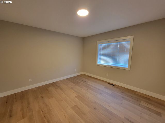 3325 FERNDELL St, Salem, OR 97301