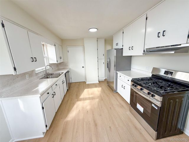 238 Oneida Street, Pontiac, MI 48341