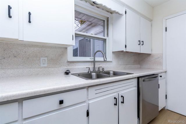 238 Oneida Street, Pontiac, MI 48341