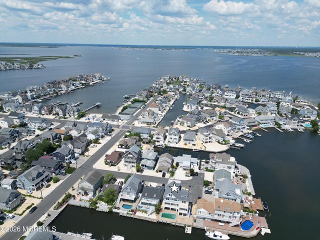 528 Lake Court, Normandy Beach, NJ 08739