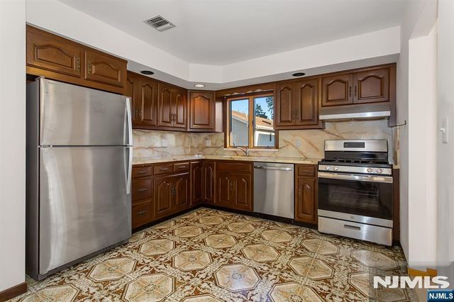 55 Grant Street, Elmwood Park, NJ 07407
