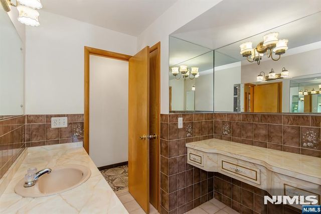 55 Grant Street, Elmwood Park, NJ 07407