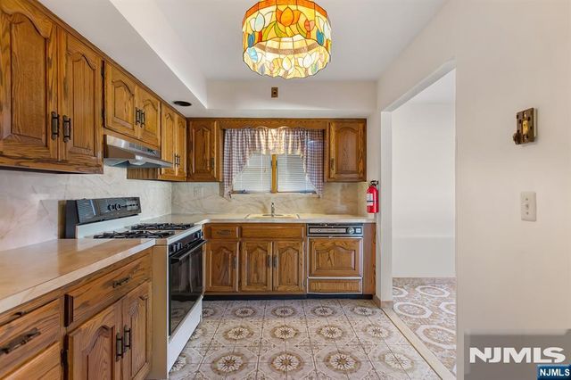 55 Grant Street, Elmwood Park, NJ 07407