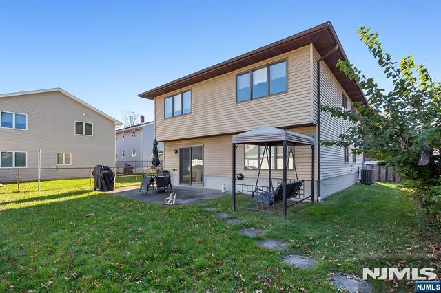 55 Grant Street, Elmwood Park, NJ 07407