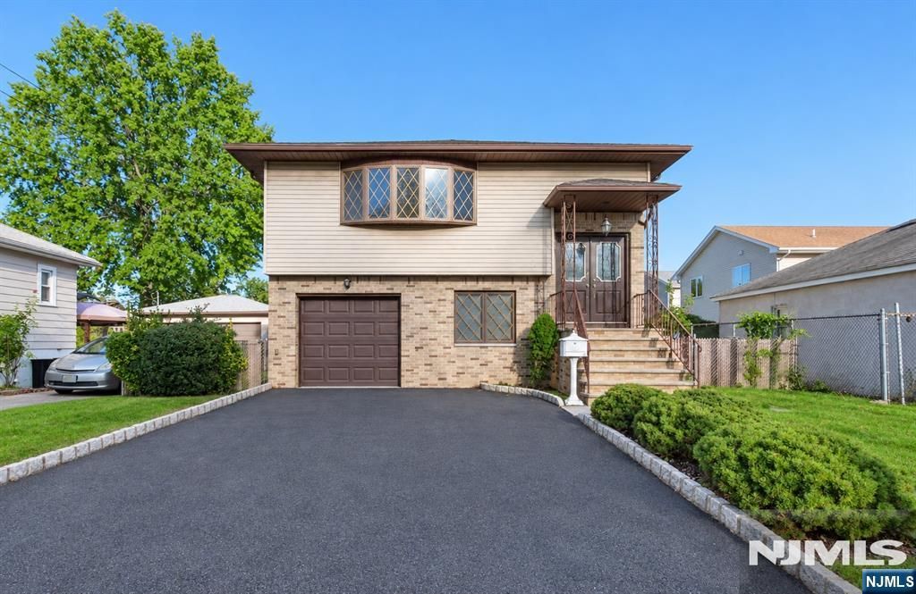 55 Grant Street, Elmwood Park, NJ 07407