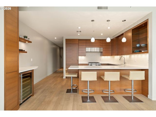 1930 S RIVER Dr W606, Portland, OR 97201