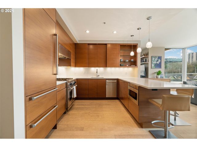 1930 S RIVER Dr W606, Portland, OR 97201