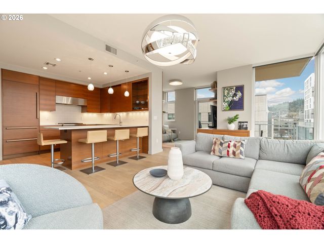 1930 S RIVER Dr W606, Portland, OR 97201