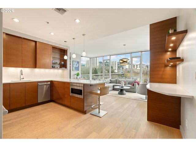1930 S RIVER Dr W606, Portland, OR 97201