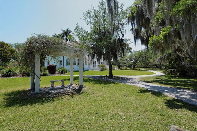 2607 RIVERBLUFF PARKWAY V145, Sarasota, FL 34231