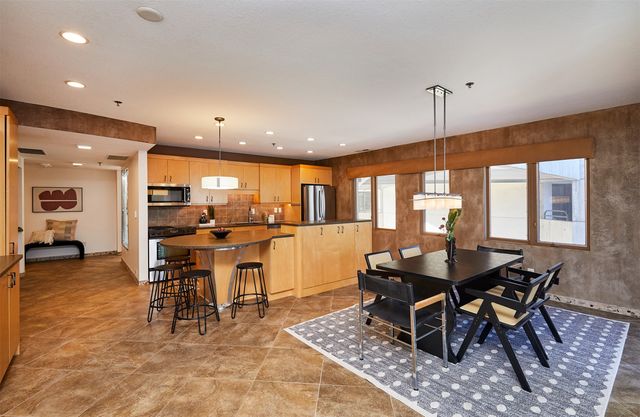 3920 Grand Avenue 2TW, Des Moines, IA 50312