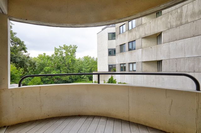 3920 Grand Avenue 2TW, Des Moines, IA 50312