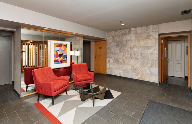 3920 Grand Avenue 2TW, Des Moines, IA 50312