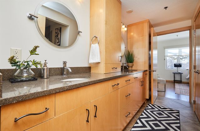 3920 Grand Avenue 2TW, Des Moines, IA 50312