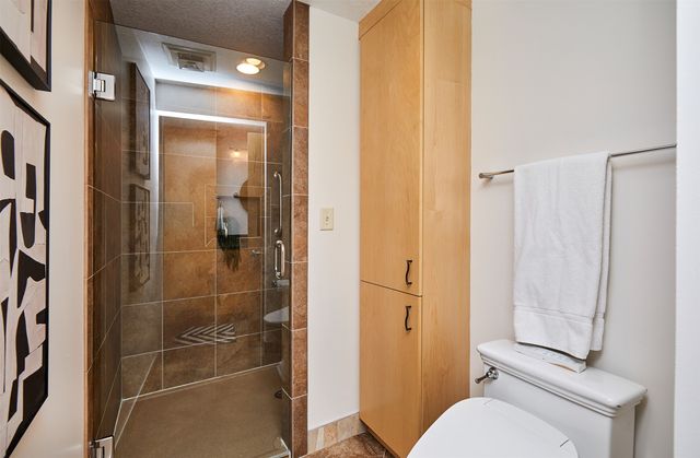 3920 Grand Avenue 2TW, Des Moines, IA 50312